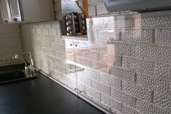 Прозрачные скинали из стекла